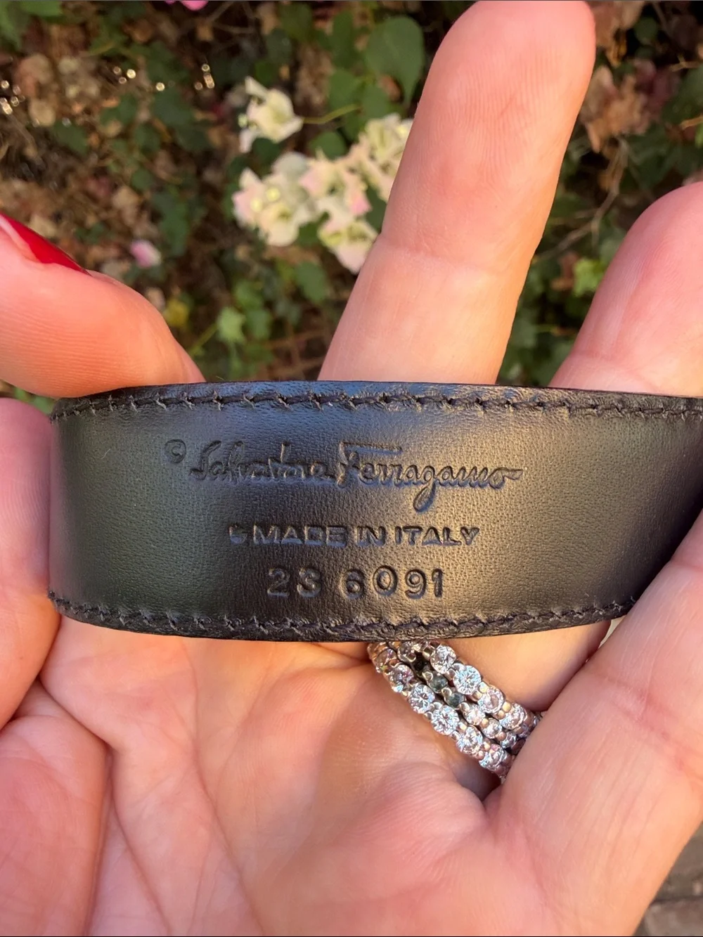 Salvatore Ferragamo Black Leather Gold Tone Buckle. Size M.❤️